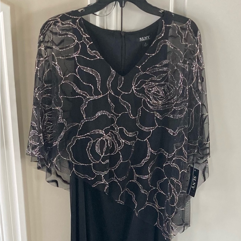 Black evening gown size 6. NWT.